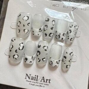 Silver Static Leopard Press-On Nail Set – Medium